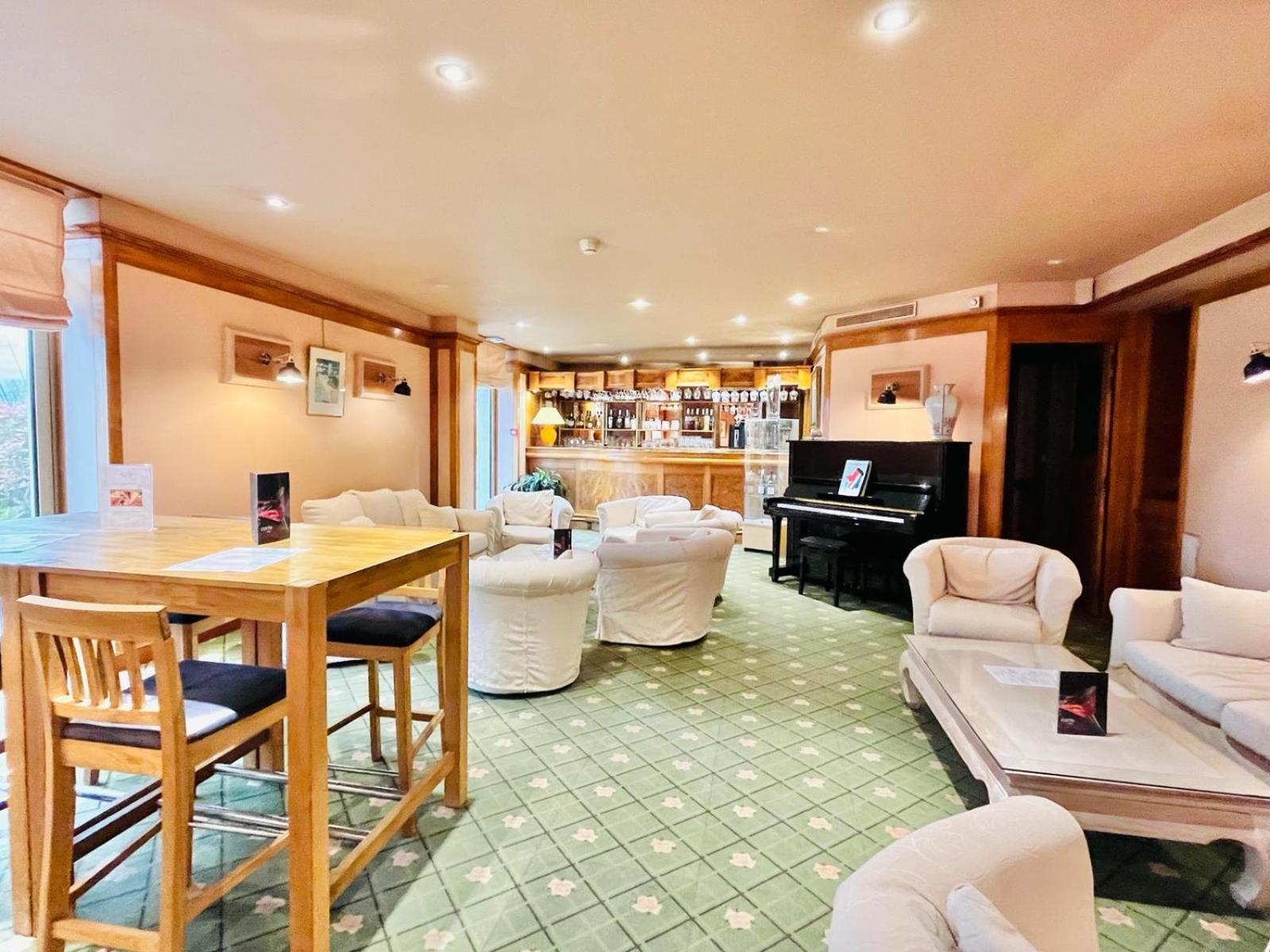 Logis Hotel Le Rivage Gien Exterior photo