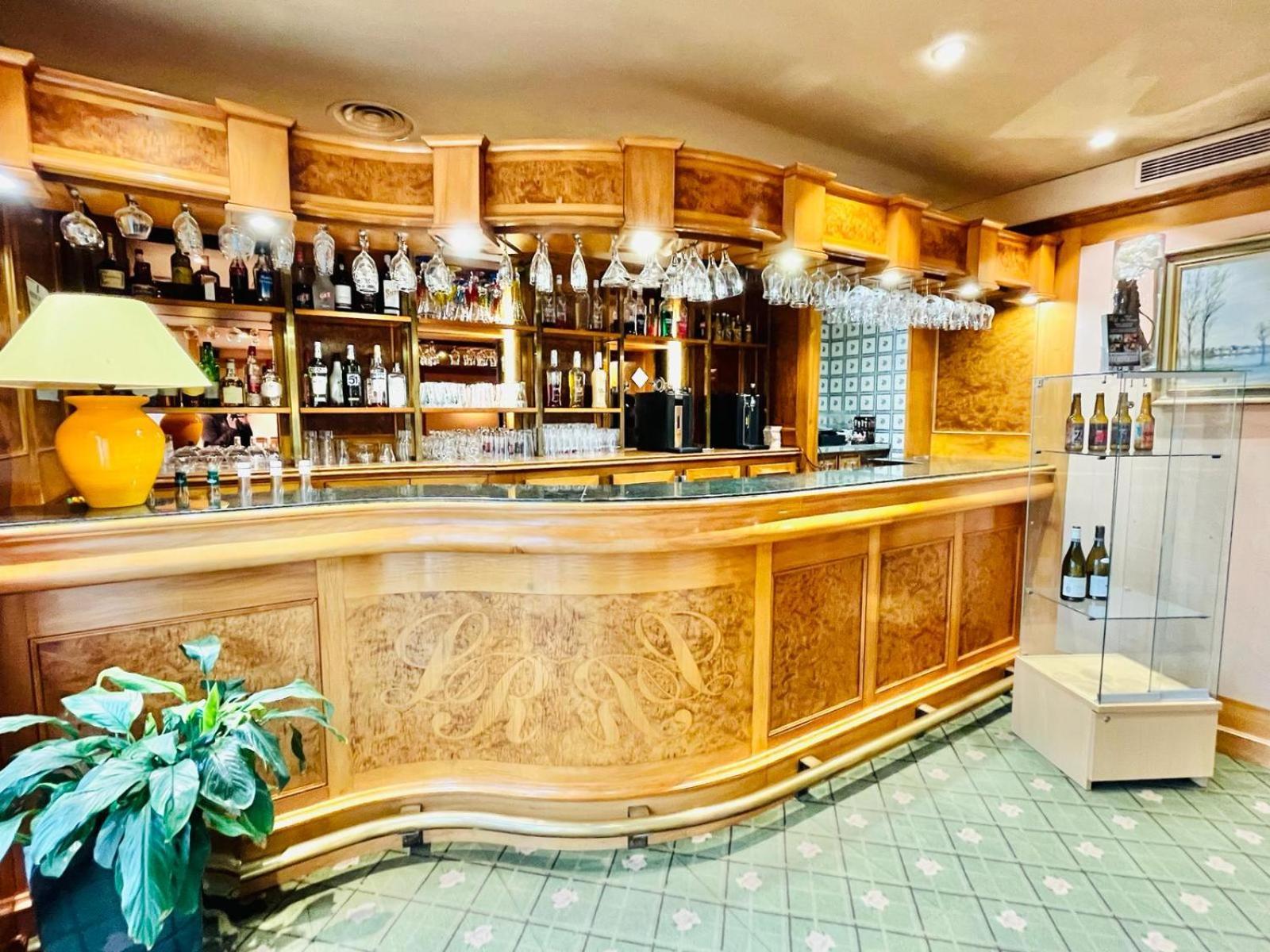 Logis Hotel Le Rivage Gien Exterior photo